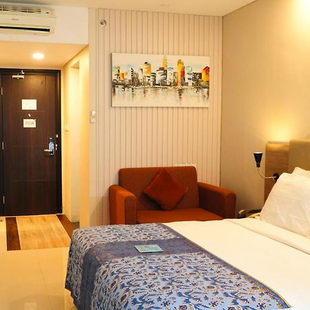 Verse Hotel Cirebon Eksteriør bilde