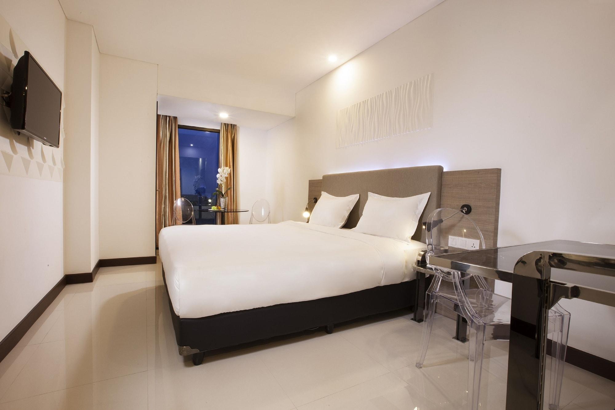 Verse Hotel Cirebon Eksteriør bilde