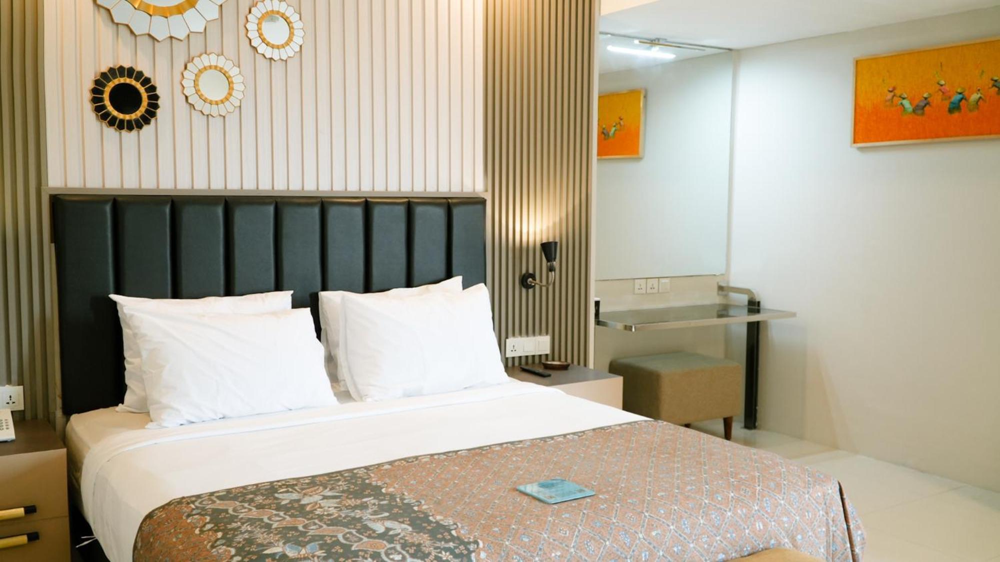 Verse Hotel Cirebon Eksteriør bilde