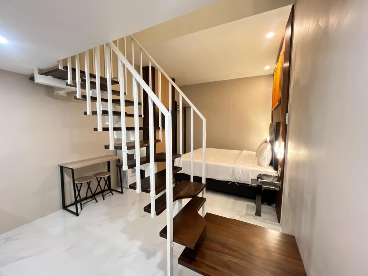 Verse Hotel Cirebon Eksteriør bilde