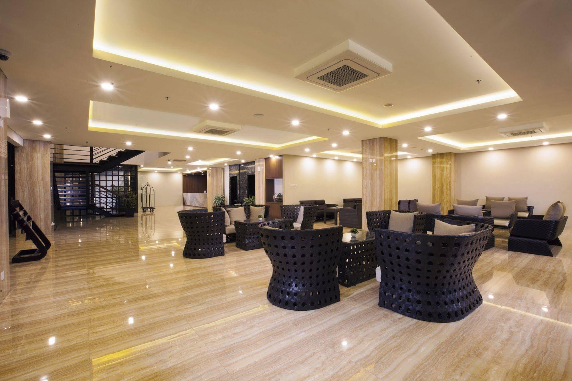 Verse Hotel Cirebon Eksteriør bilde
