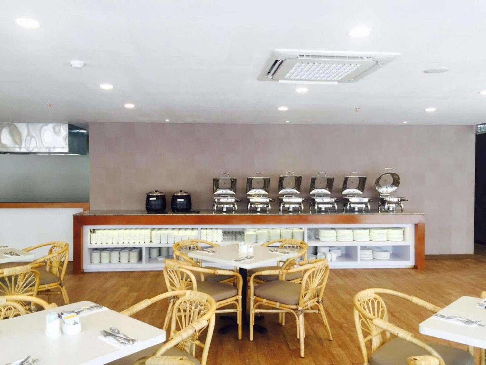 Verse Hotel Cirebon Eksteriør bilde