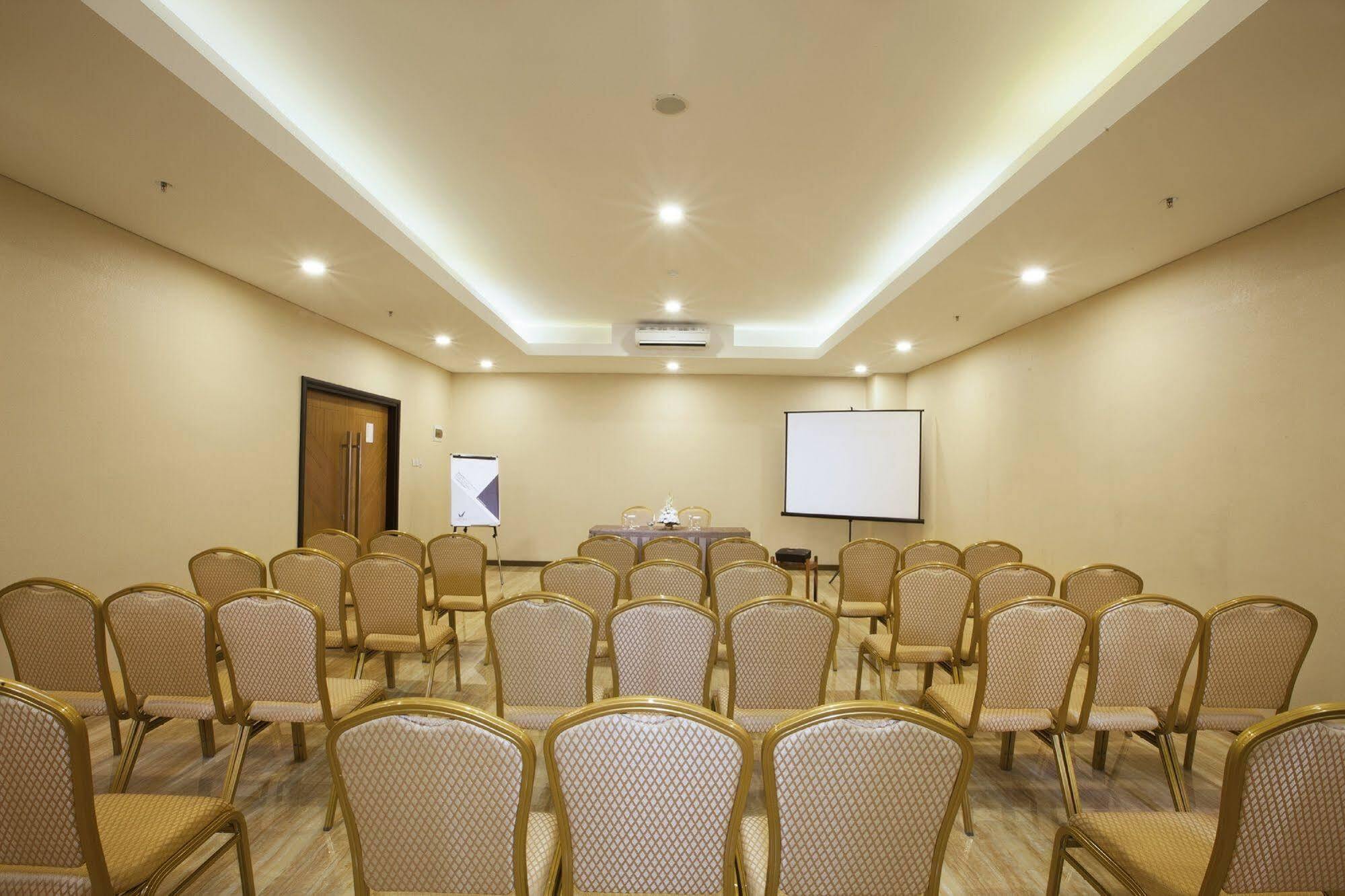 Verse Hotel Cirebon Eksteriør bilde