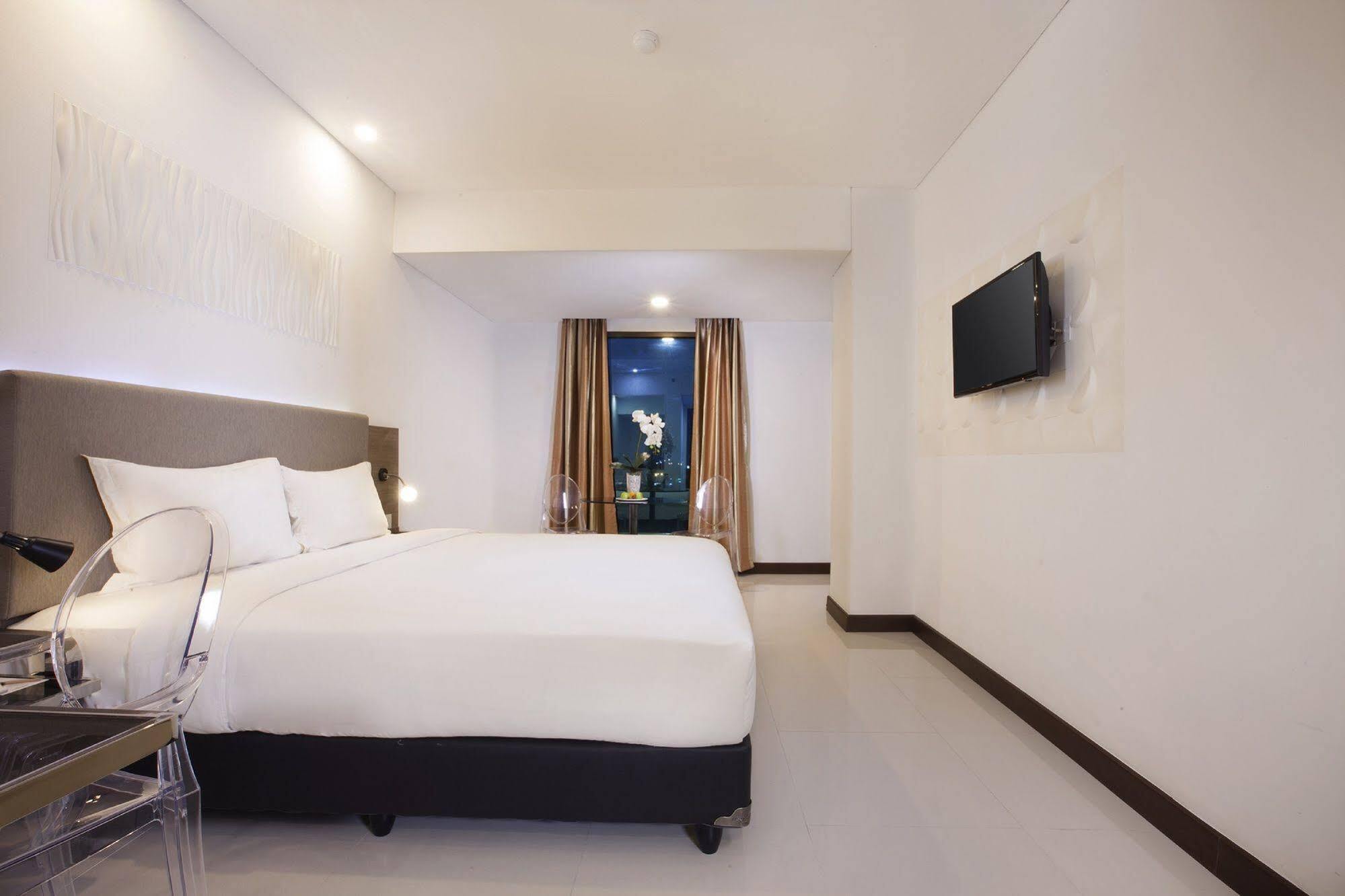 Verse Hotel Cirebon Eksteriør bilde