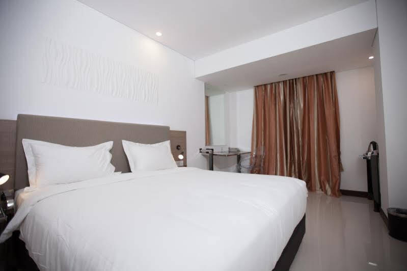Verse Hotel Cirebon Eksteriør bilde